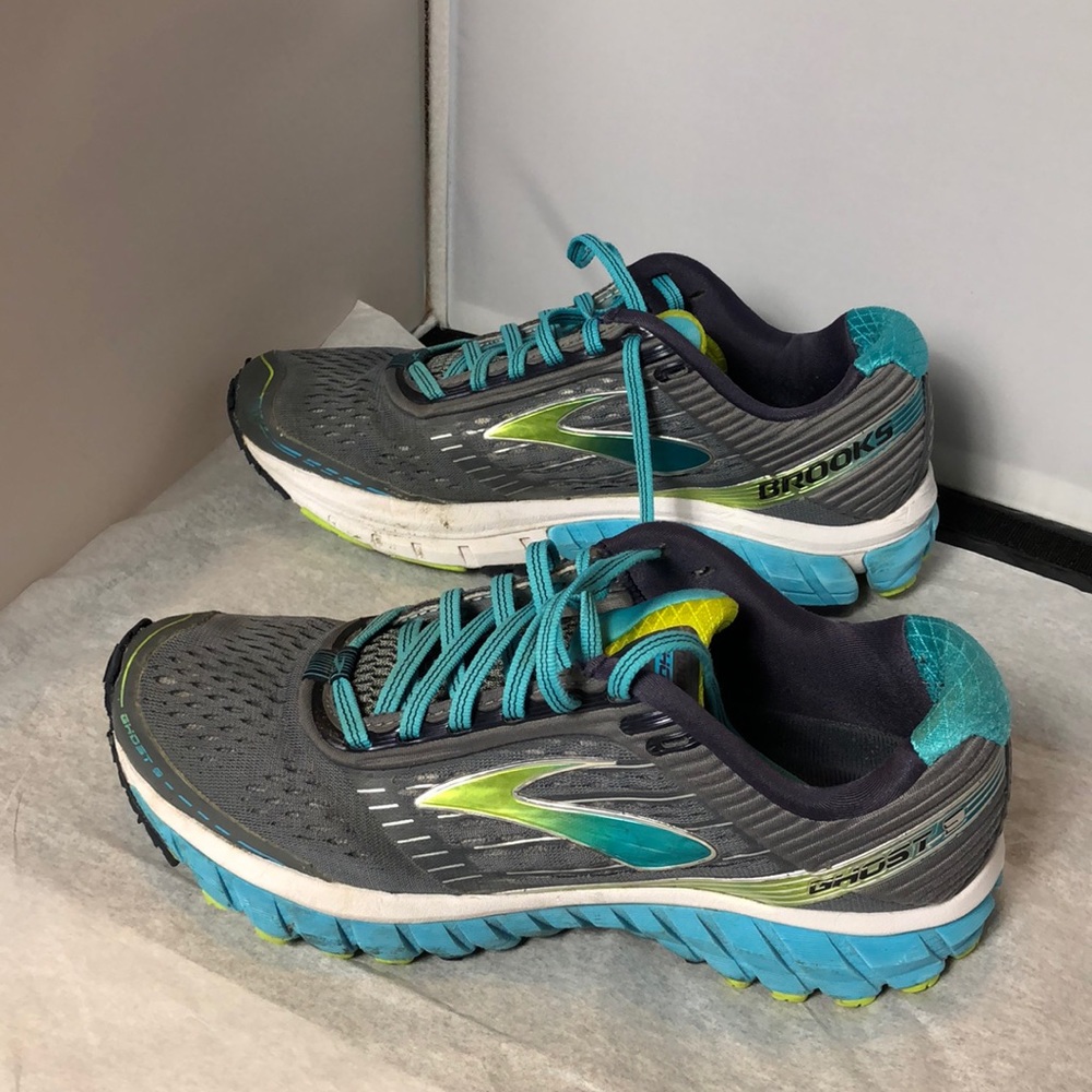 Woman Brooks Ghost Sneakers Woman Sz 8